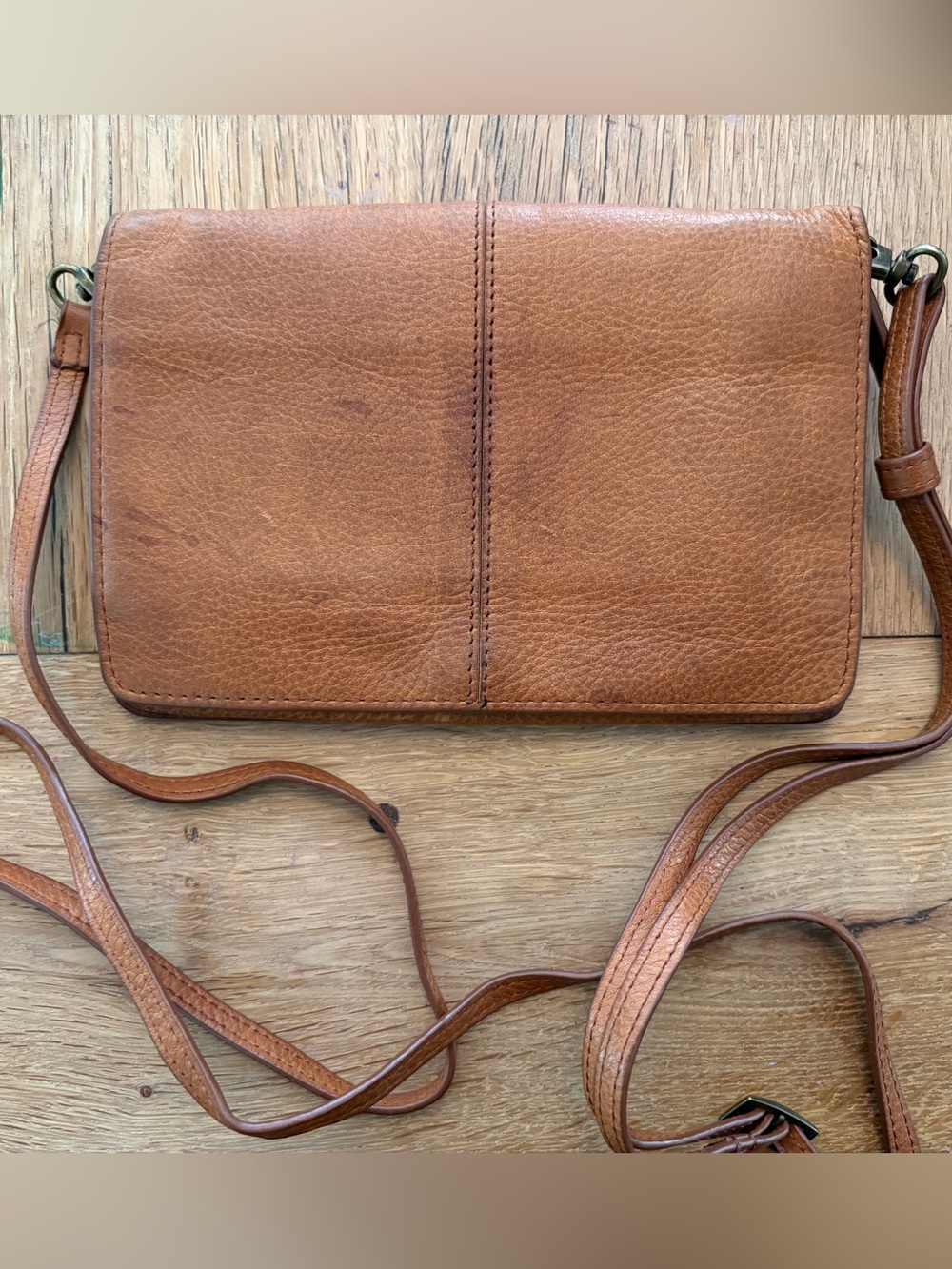 Duluth Trading Leather Travel Wallet/purse - Tan